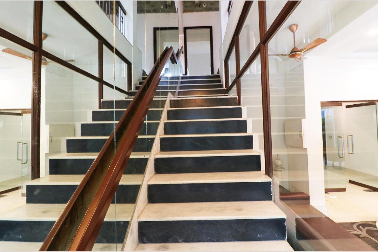 Hotel Bel Morris New Delhi Exteriör bild