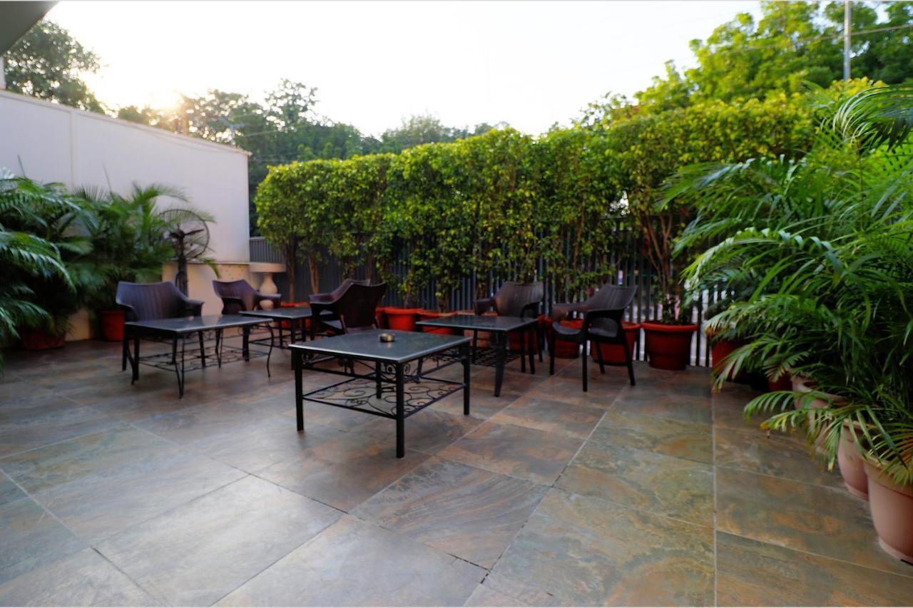 Hotel Bel Morris New Delhi Exteriör bild