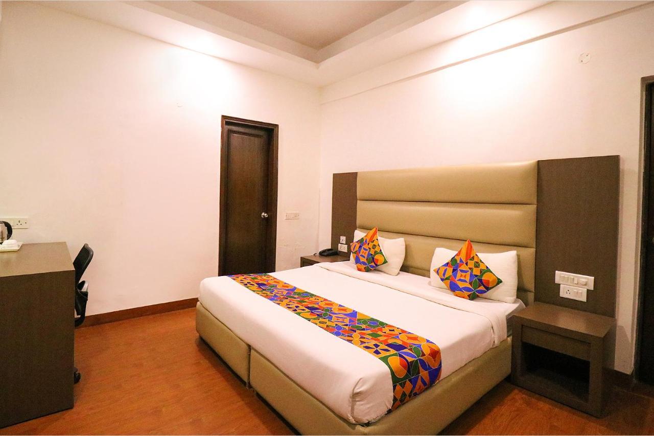 Hotel Bel Morris New Delhi Exteriör bild