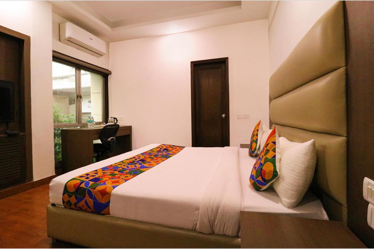 Hotel Bel Morris New Delhi Exteriör bild