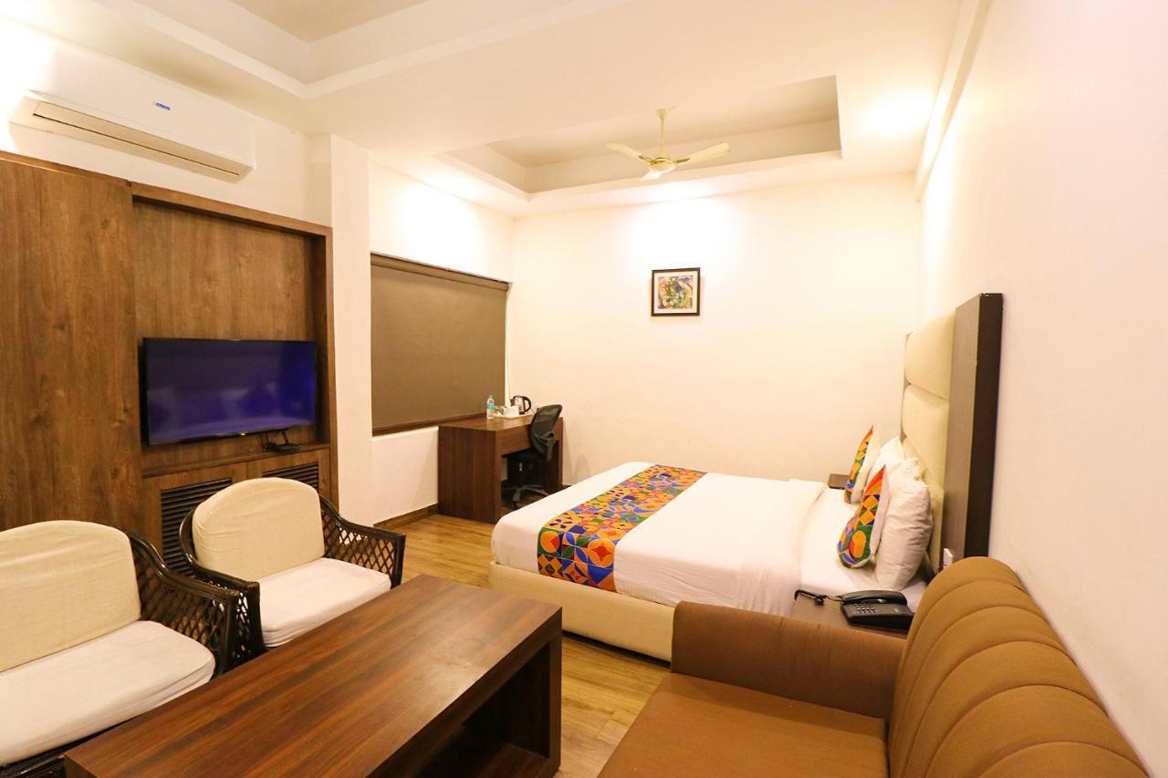 Hotel Bel Morris New Delhi Exteriör bild