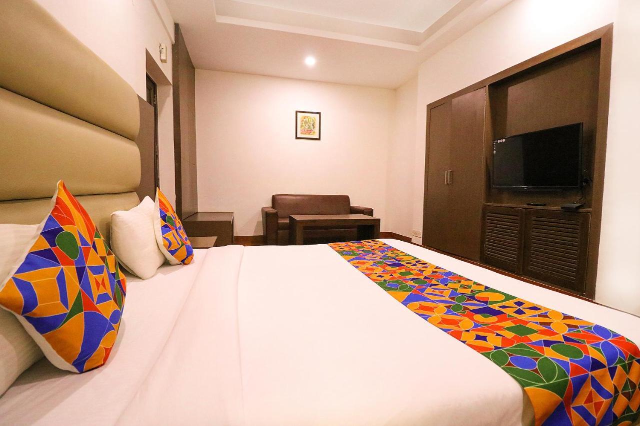 Hotel Bel Morris New Delhi Exteriör bild