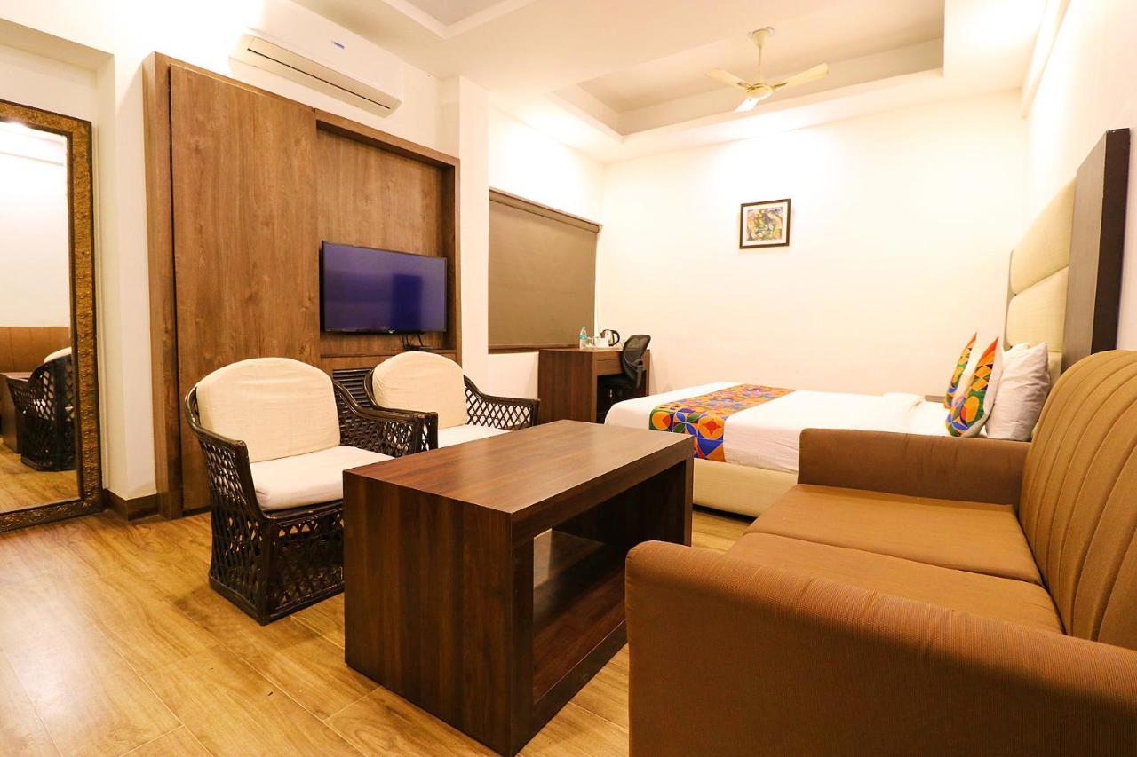 Hotel Bel Morris New Delhi Exteriör bild